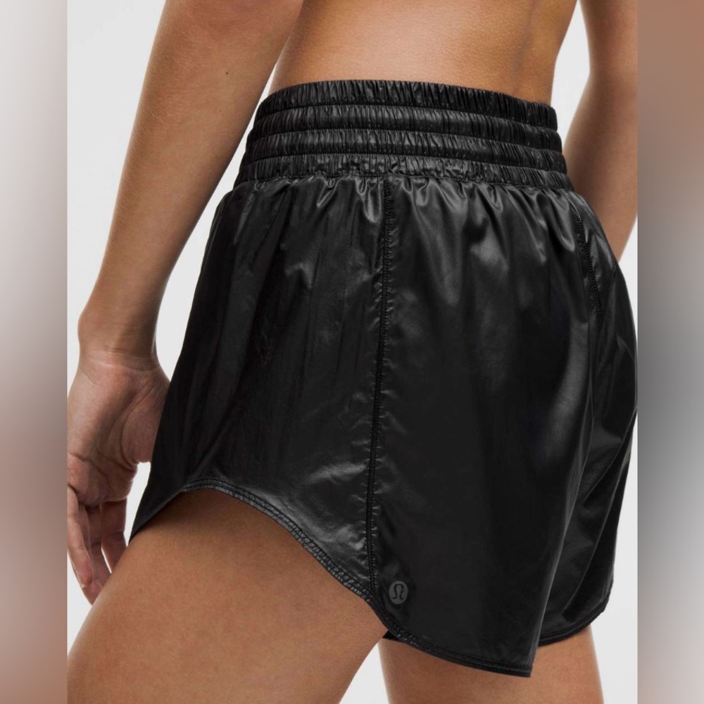 Lululemon Hotty Hot Shorts Matte Sheen 4” Size 2 NWT